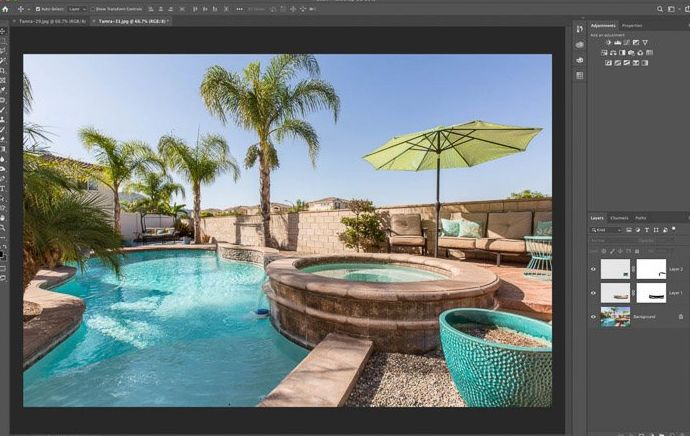 Una captura de pantalla que muestra cómo usar la herramienta Photoshop Warp para fotografía de bienes raíces