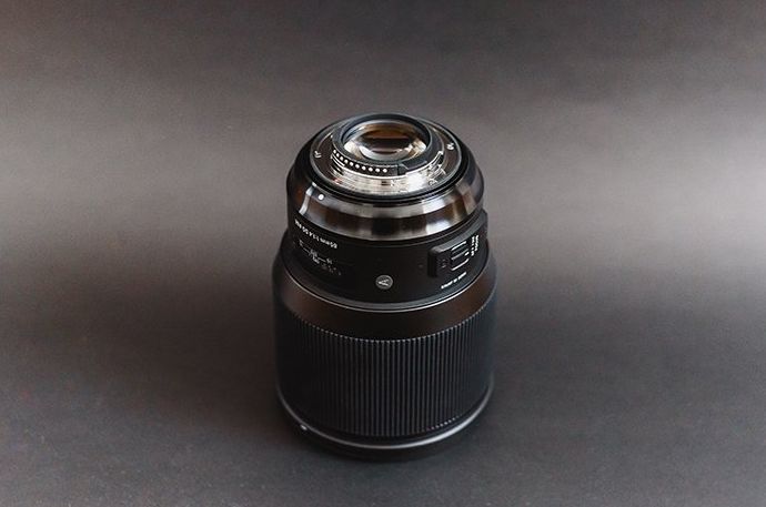 Foto de una lente Sigma de 85 mm