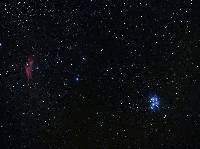 Las Pléyades y la Nebulosa de California juntas forman una imagen interesante, también gracias a los diferentes colores.