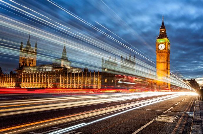 Big Ben y el Palacio de Westminster con estelas de luz - Fotografía en Londres