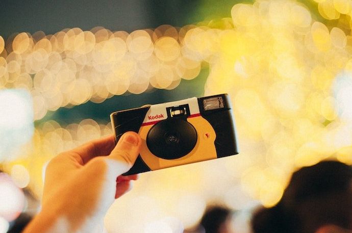 una imagen de una cámara desechable Kodak